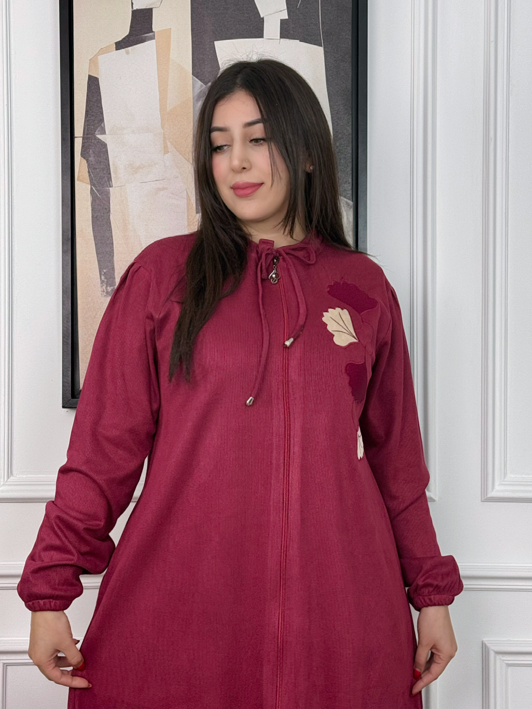 Robe longue unie avec poches et légère broderie